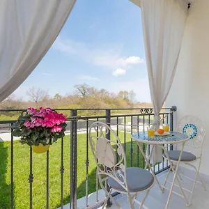  Apartment Martesi